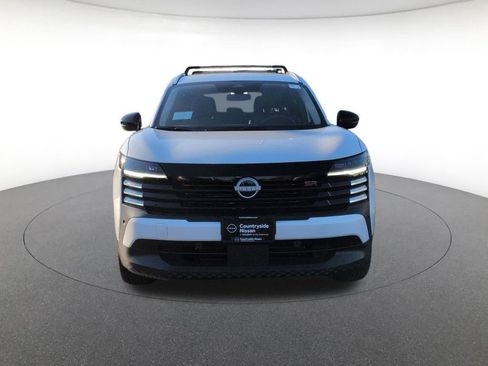 New 2026 Nissan Kicks SR AWD/4WD image 2