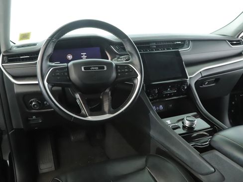 Used 2021 Jeep Grand Cherokee L Limited AWD/4WD image 2