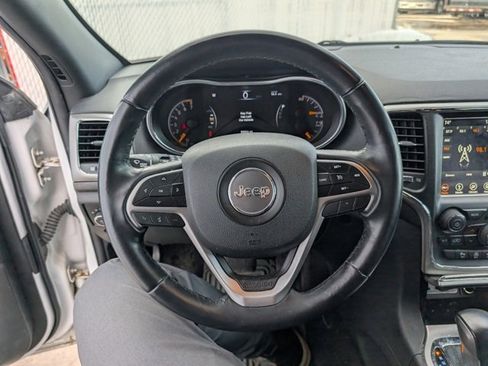 Used 2018 Jeep Grand Cherokee Laredo image 8