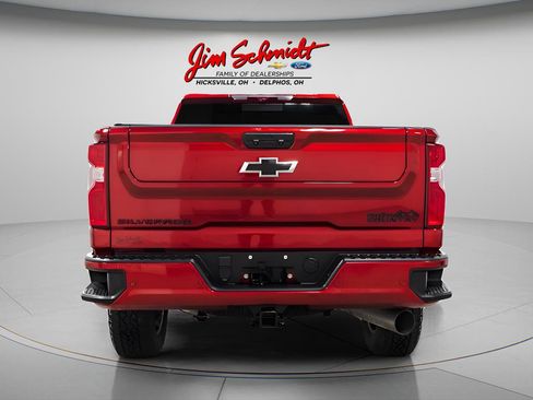 Used 2024 Chevrolet Silverado 2500 High Country w/ Technology Package AWD/4WD image 5