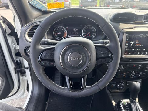 Used 2021 Jeep Renegade Latitude AWD/4WD image 9