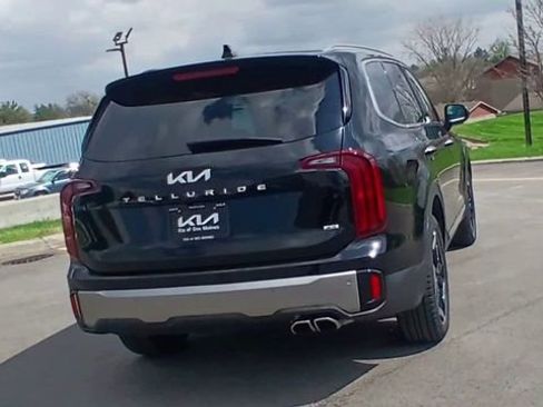Used 2025 Kia Telluride S AWD/4WD image 2