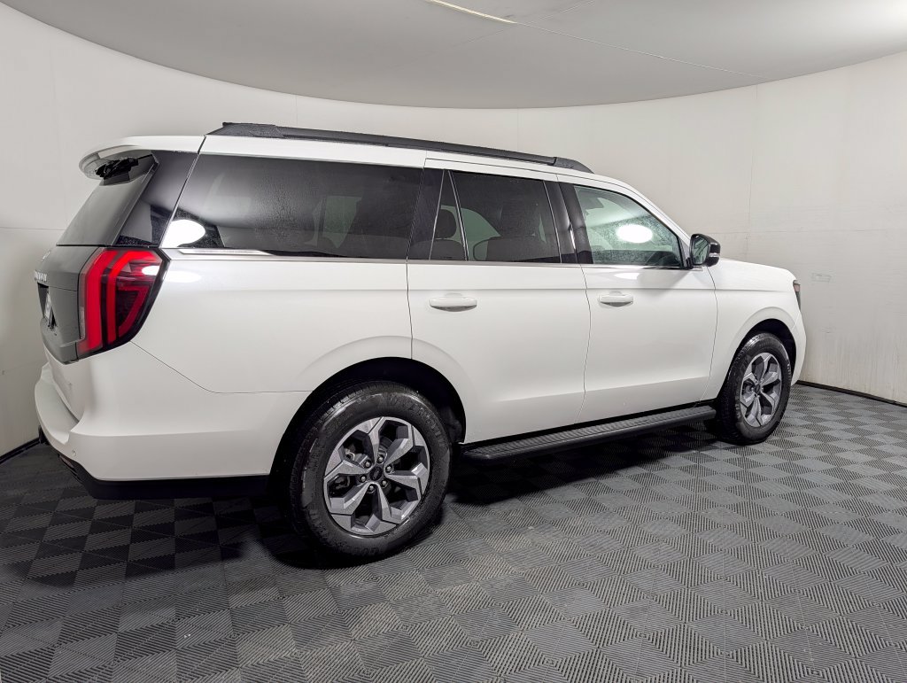 Used 2027 Ford Expedition Active RWD image 2
