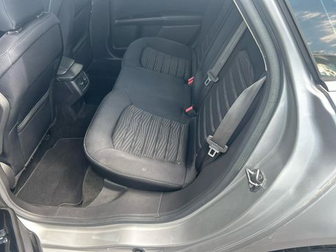Used 2016 Ford Fusion SE FWD image 8