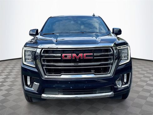 Used 2022 GMC Yukon SLT w/ SLT Premium Package image 2