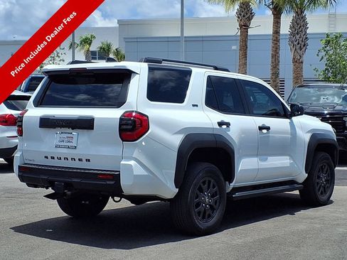 Used 2025 Toyota 4Runner SR5 AWD/4WD image 7