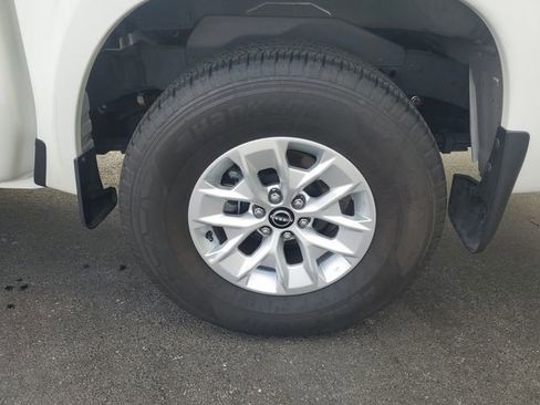 Certified 2024 Nissan Frontier SV w/ Technology Package RWD image 7