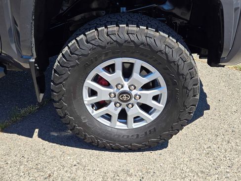 Used 2024 Toyota Tacoma SR5 AWD/4WD image 9