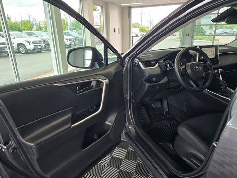 Used 2024 Toyota RAV4 LE AWD/4WD image 30