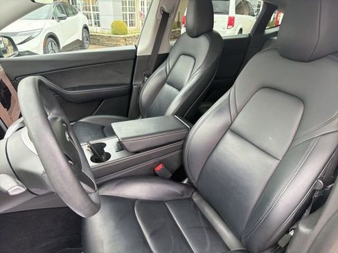 Used 2022 Tesla Model Y Performance image 9