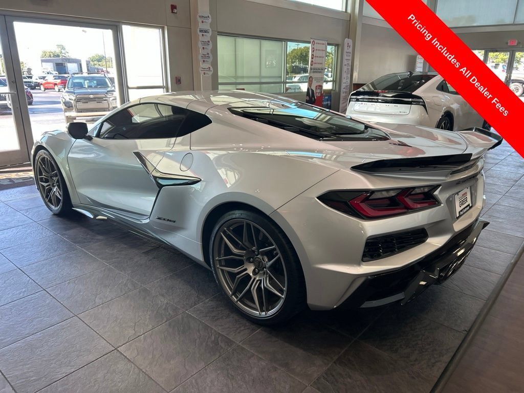Used 2026 Chevrolet Corvette Z06 RWD image 9