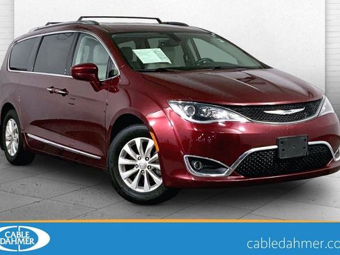 Used 2019 Chrysler Pacifica Touring-L image 1