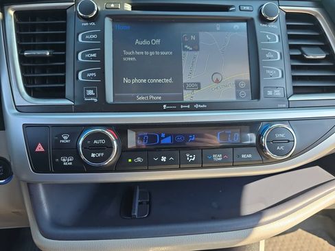 Used 2018 Toyota Highlander Limited Platinum AWD/4WD image 24