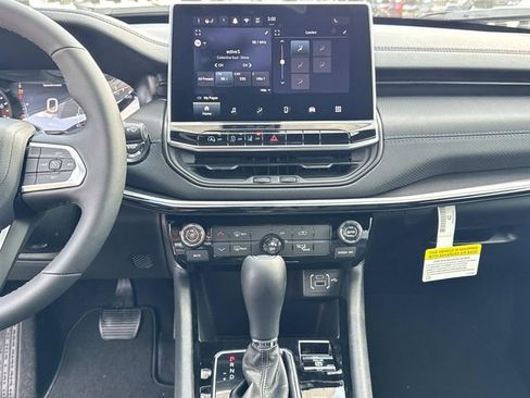 New 2026 Jeep Compass Latitude AWD/4WD image 17
