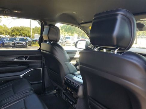 Used 2024 Jeep Wagoneer L Series II image 31