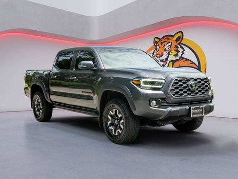 Used 2023 Toyota Tacoma TRD Off-Road w/ Technology Package AWD/4WD image 3