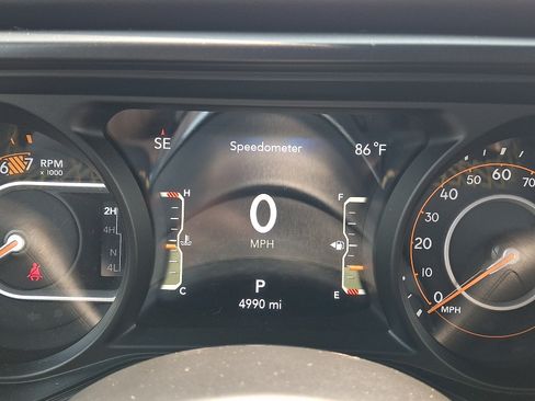 Used 2024 Jeep Wrangler Unlimited Sahara w/ Technology Group AWD/4WD image 19
