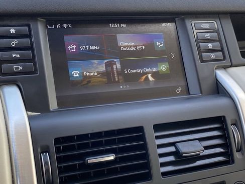 Used 2017 Land Rover Discovery Sport HSE Luxury image 28