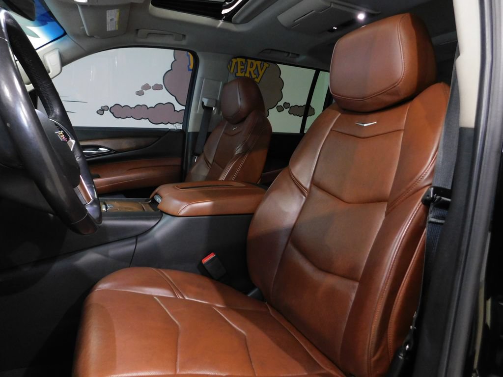 Used 2019 Cadillac Escalade ESV Luxury AWD/4WD image 35