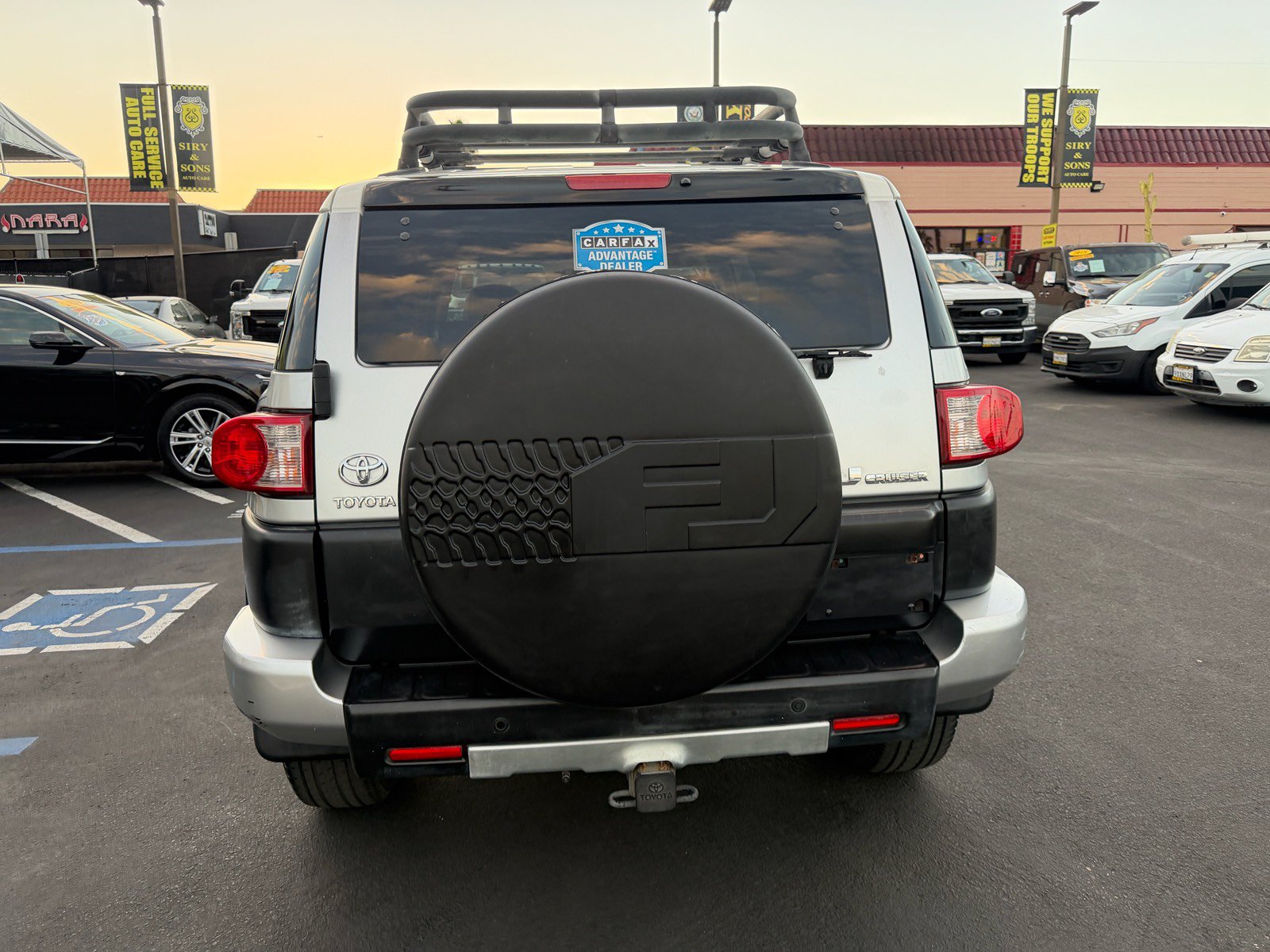 Used 2007 Toyota FJ Cruiser 4WD w/ Upgrade Pkg 1 image 4