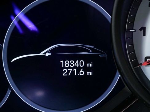 Certified 2022 Porsche Cayenne Turbo image 6