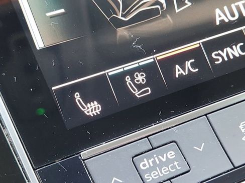 Used 2022 Audi Q8 Premium Plus AWD/4WD image 28