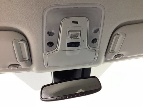 Used 2022 Toyota Prius XLE FWD image 16