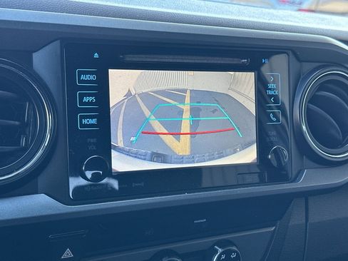 Used 2016 Toyota Tacoma TRD Sport image 17