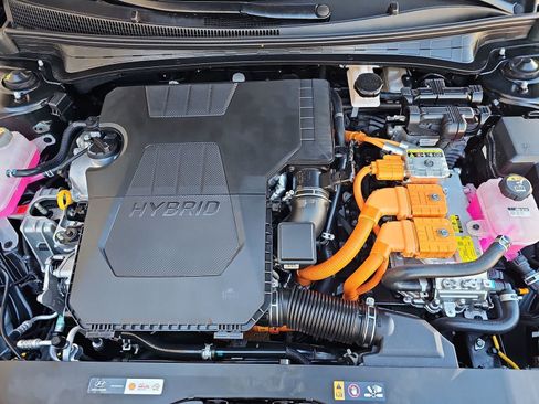 Certified 2025 Hyundai Elantra Hybrid FWD image 13