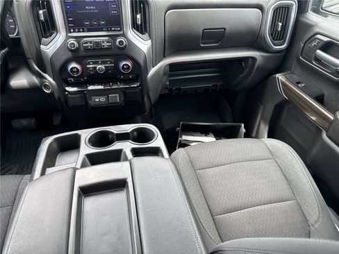 Used 2022 Chevrolet Silverado 1500 LT w/ Z71 Off-Road Package AWD/4WD image 16