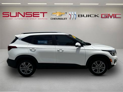 Used 2022 Kia Seltos S FWD image 3