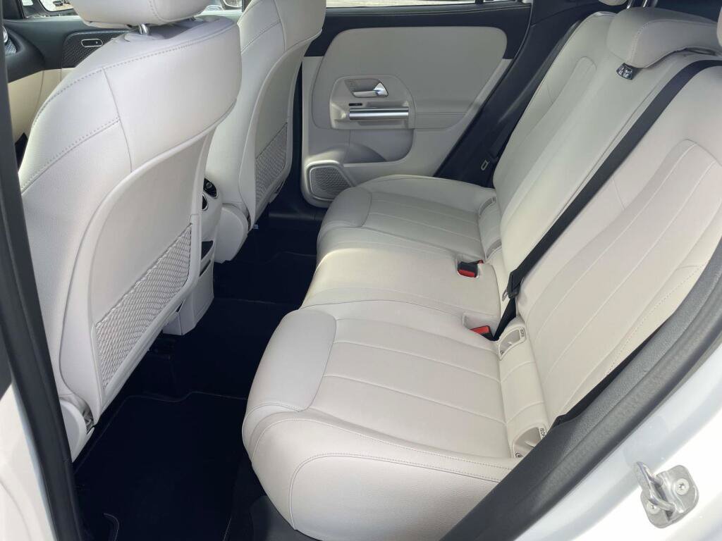 Used 2024 Mercedes-Benz GLA 250 4MATIC image 16