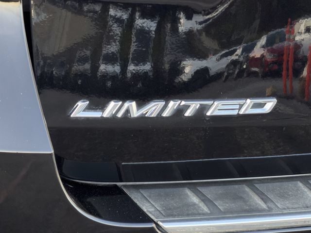 Used 2022 Ford Explorer Limited w/ Equipment Group 301A RWD image 8
