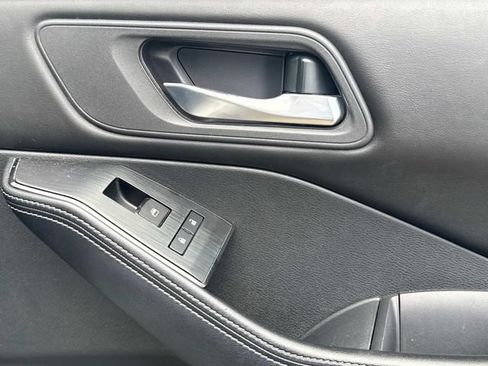 Used 2024 Nissan Rogue SV FWD image 19