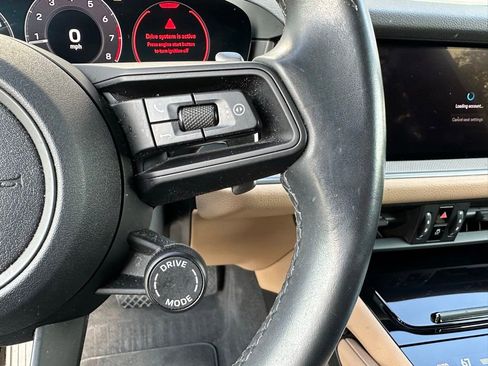 Used 2024 Porsche Cayenne image 16