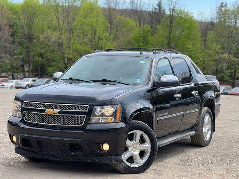 Used 2011 Chevrolet Avalanche LTZ AWD/4WD image 2