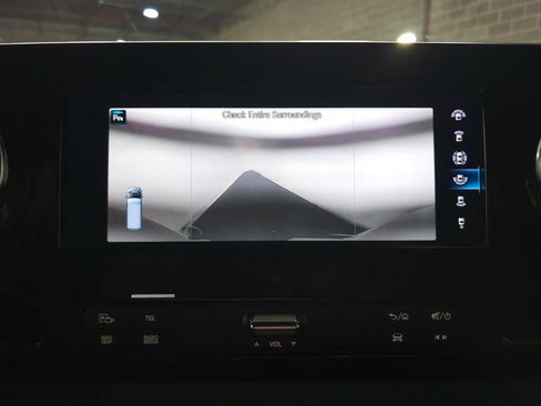 Used 2024 Mercedes-Benz Sprinter 2500 image 18