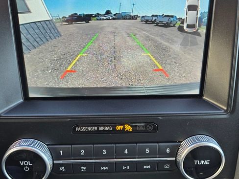 Used 2018 Ford Expedition XLT w/ Equipment Group 202A AWD/4WD image 15