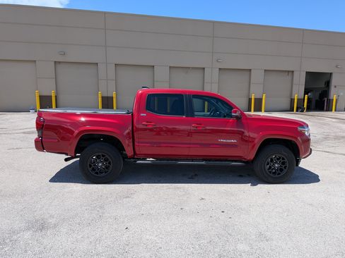 Used 2022 Toyota Tacoma SR5 w/ Technology Package RWD image 3