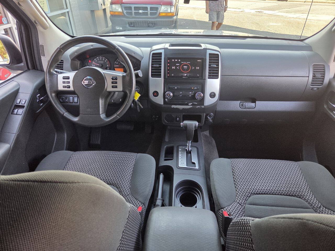 Used 2016 Nissan Frontier SV RWD image 10