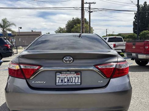 Used 2017 Toyota Camry SE image 4