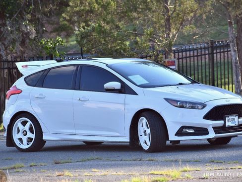Used 2015 Ford Focus ST w/ Equipment Group 402A FWD image 4
