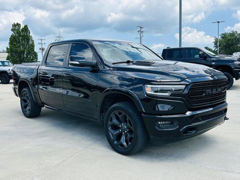 Used 2020 RAM 1500 Limited w/ Black Appearance Package AWD/4WD image 2