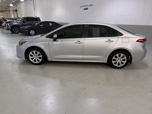 Used 2026 Toyota Corolla LE FWD image 5