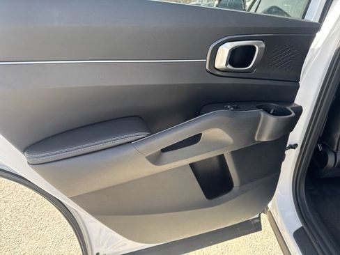 Used 2024 Kia Sorento S w/ Panoramic Sunroof Package image 10