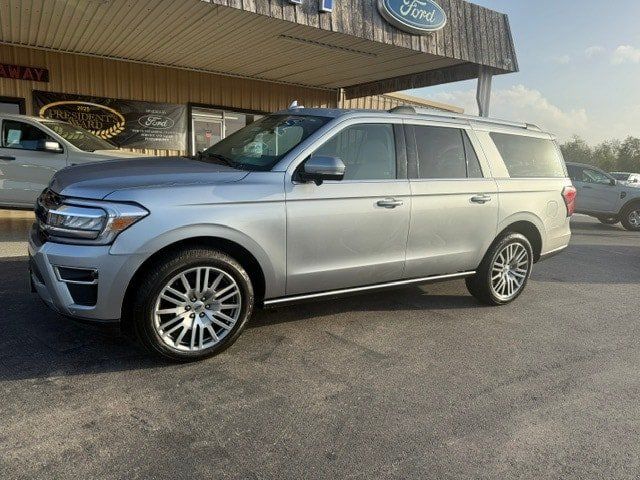Used 2023 Ford Expedition Max Limited RWD image 2