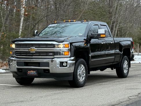 Used 2018 Chevrolet Silverado 2500 LTZ w/ LTZ Plus Package image 6