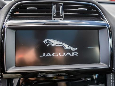 Used 2018 Jaguar F-PACE R-Sport image 23