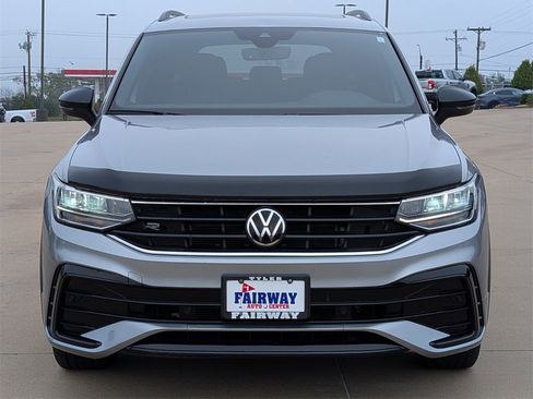 Used 2022 Volkswagen Tiguan SE R-Line image 2