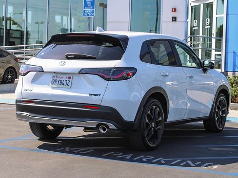 Used 2025 Honda HR-V Sport image 7